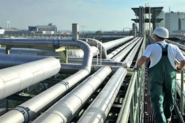 Industrieanlage im südlichen Sachsen-Anhalt - Industrieakzeptanz in der Region deutlich höher als im Bundesschnitt